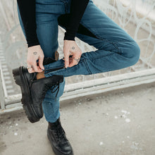 Load image into Gallery viewer, Isla Light Blue Jeans